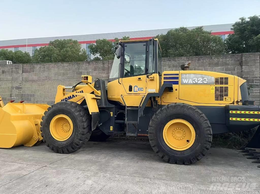 Komatsu WA 320 Kolesni nakladalci