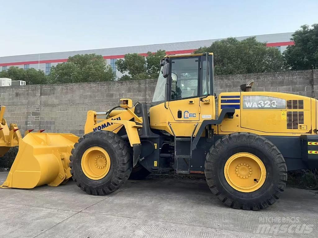 Komatsu WA 320 Kolesni nakladalci