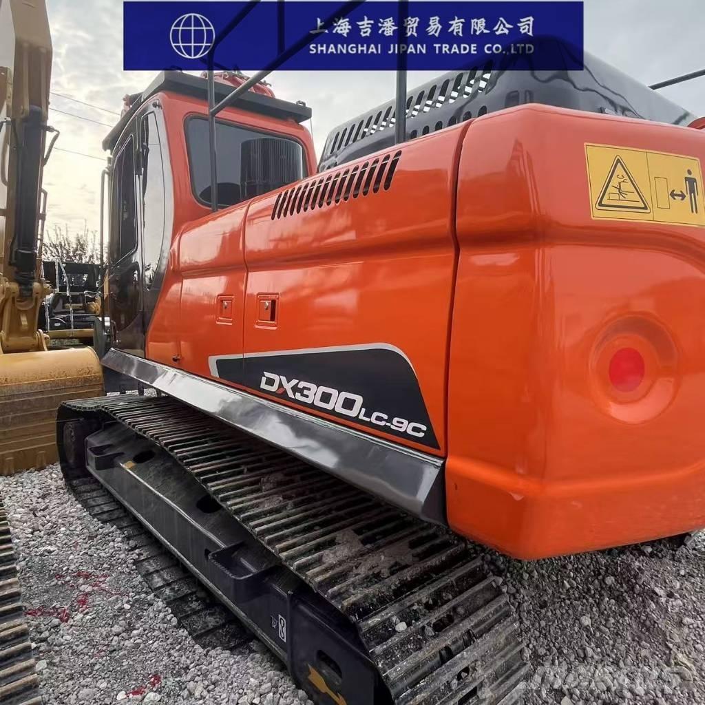 Doosan DX 300 LC Bagri goseničarji