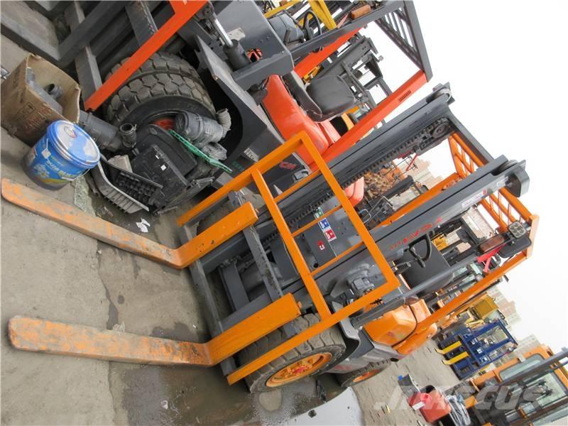 TCM FD 30 Dizelski viličarji