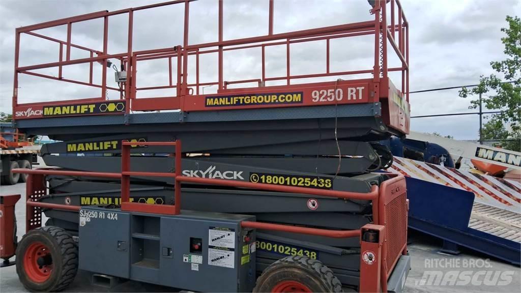SkyJack 9250RT Škarjaste dvižne ploščadi