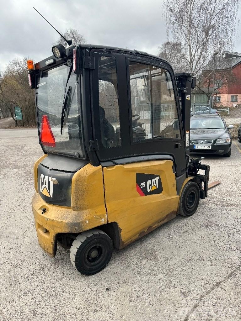 CAT EP25N Električni viličarji