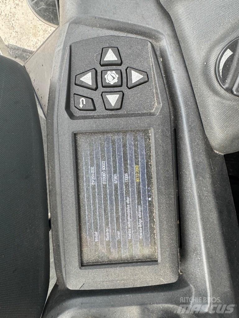 CAT EP25N Električni viličarji