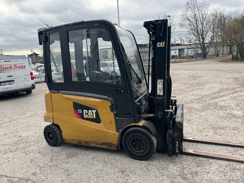 CAT EP25N Električni viličarji