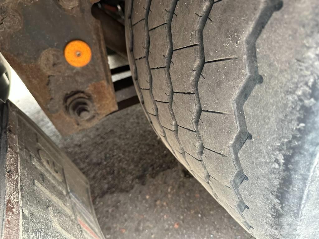 Krone SDP 27 MEGA Polprikolice s ponjavo