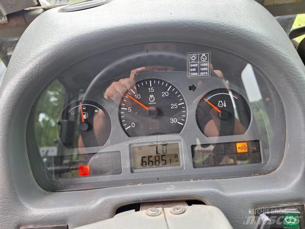 Valtra A 95 Traktorji