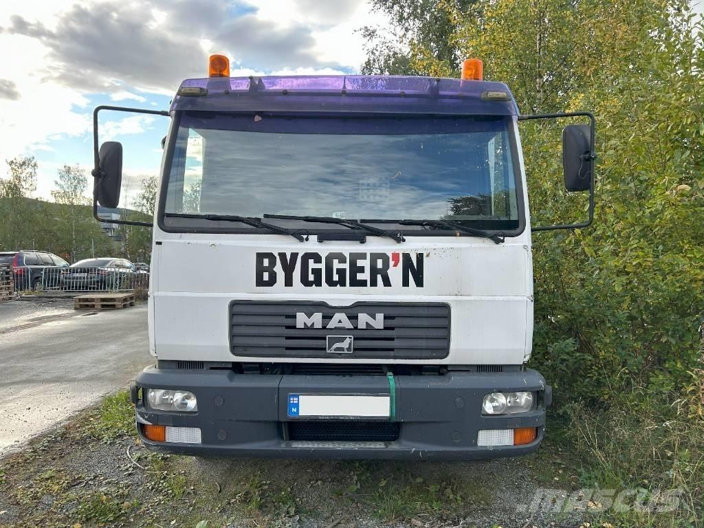 MAN LE 8.180 Tovornjaki z žerjavom