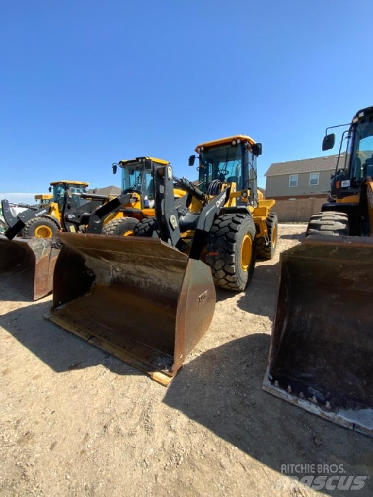 John Deere 544L Kolesni nakladalci