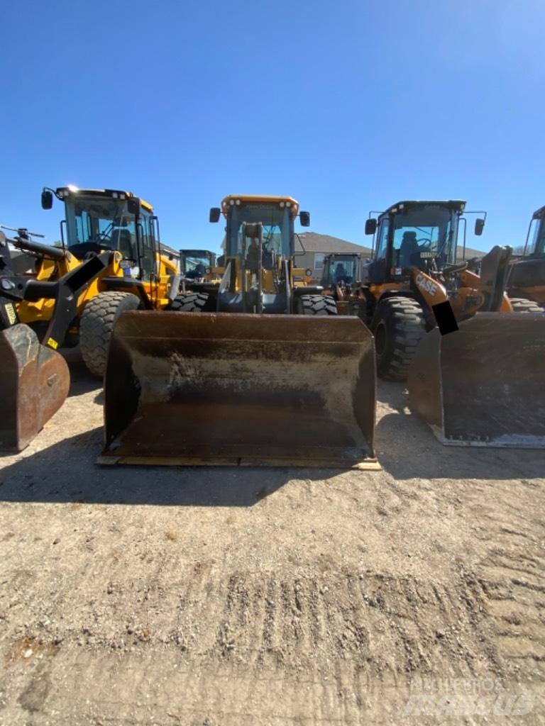 John Deere 544L Kolesni nakladalci