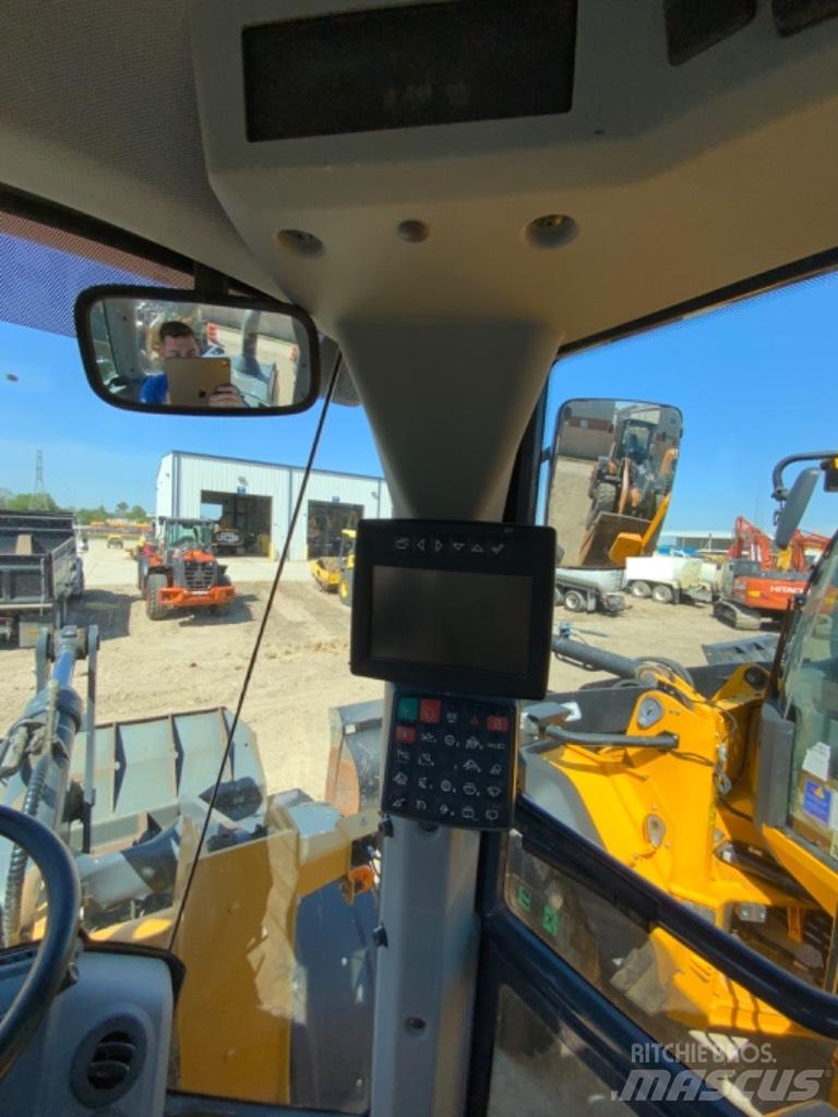 John Deere 544L Kolesni nakladalci