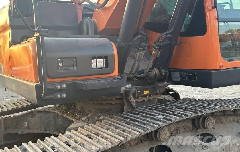 Doosan DX220 Bagri goseničarji