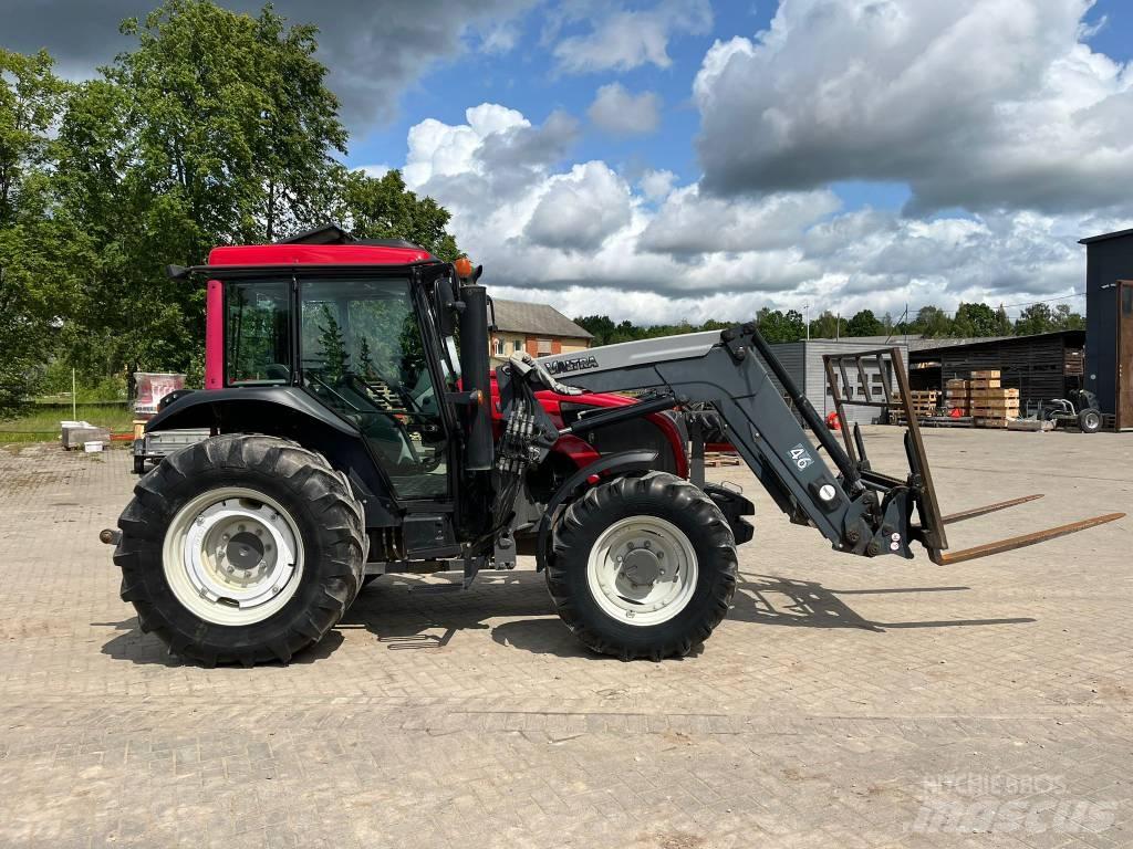Valtra A 93 Traktorji