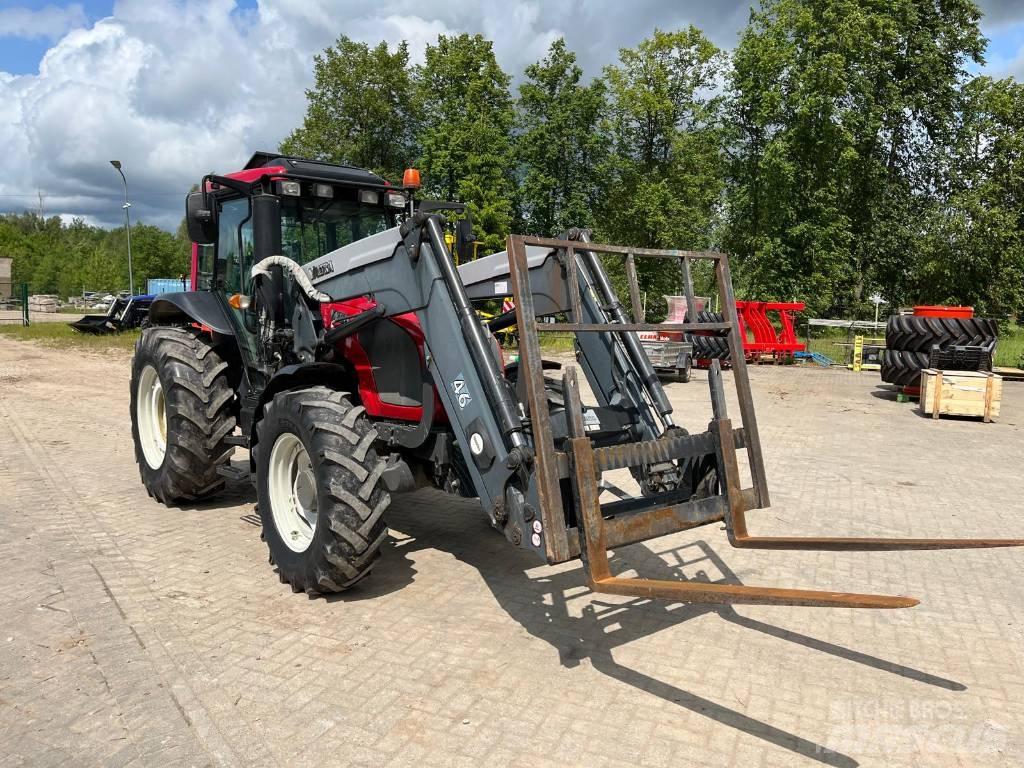 Valtra A 93 Traktorji