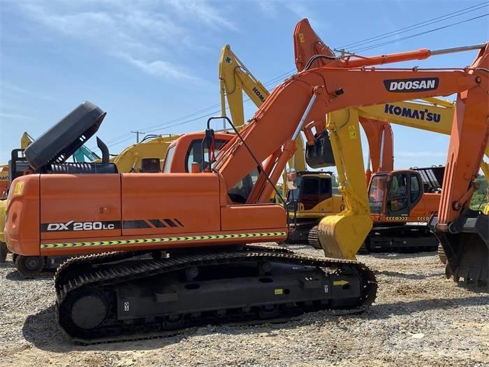 Doosan DX 260LC Bagri goseničarji