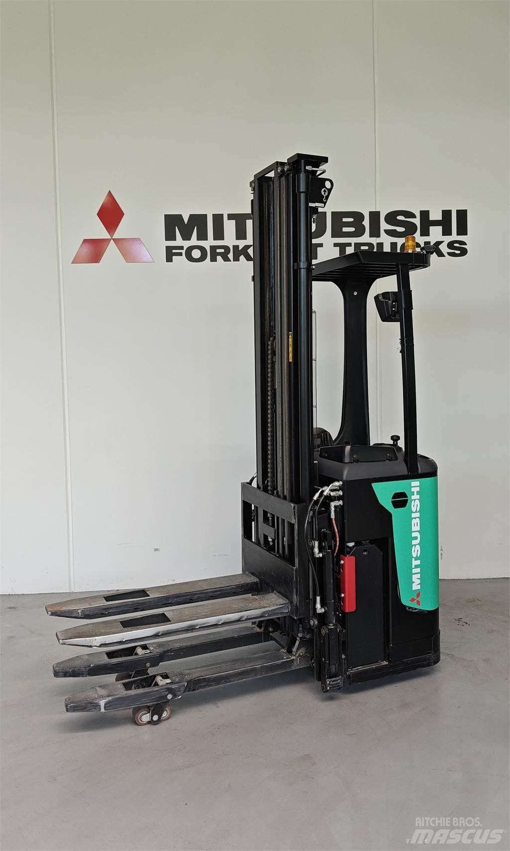 Mitsubishi SBR16NI Električni nizko dvižni viličar s stojiščem