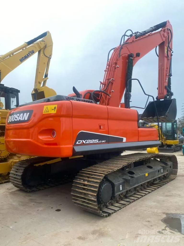 Doosan DX 225 LC Bagri goseničarji