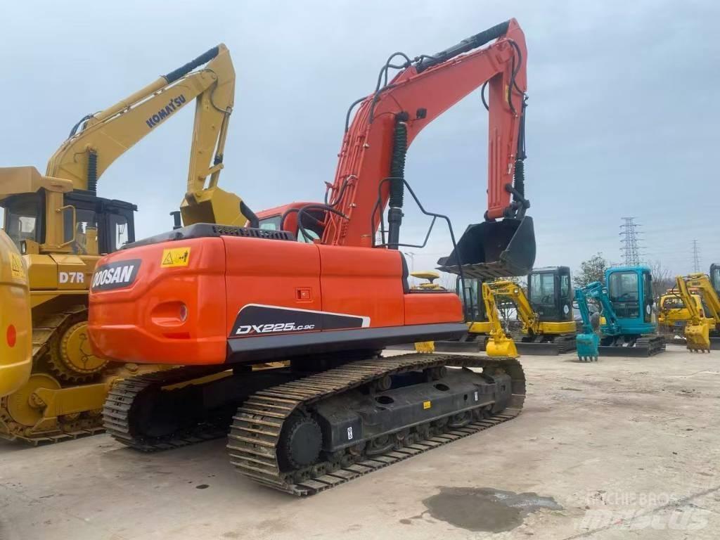 Doosan DX 225 LC Bagri goseničarji