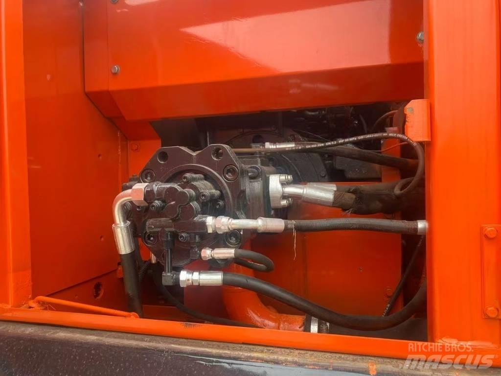 Doosan DX 225 LC Bagri goseničarji
