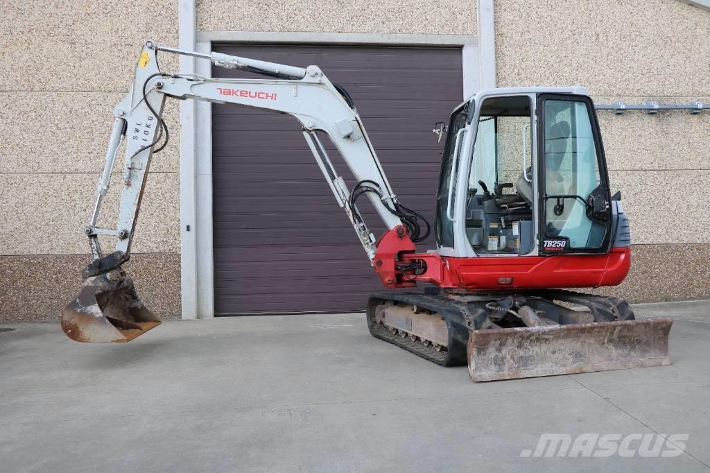 Takeuchi TB 250 Mini bagri <7t