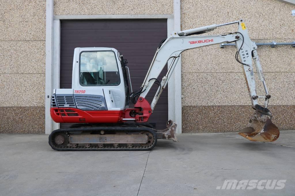 Takeuchi TB 250 Mini bagri <7t