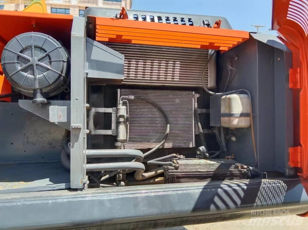 Hitachi ZX 240 Bagri goseničarji