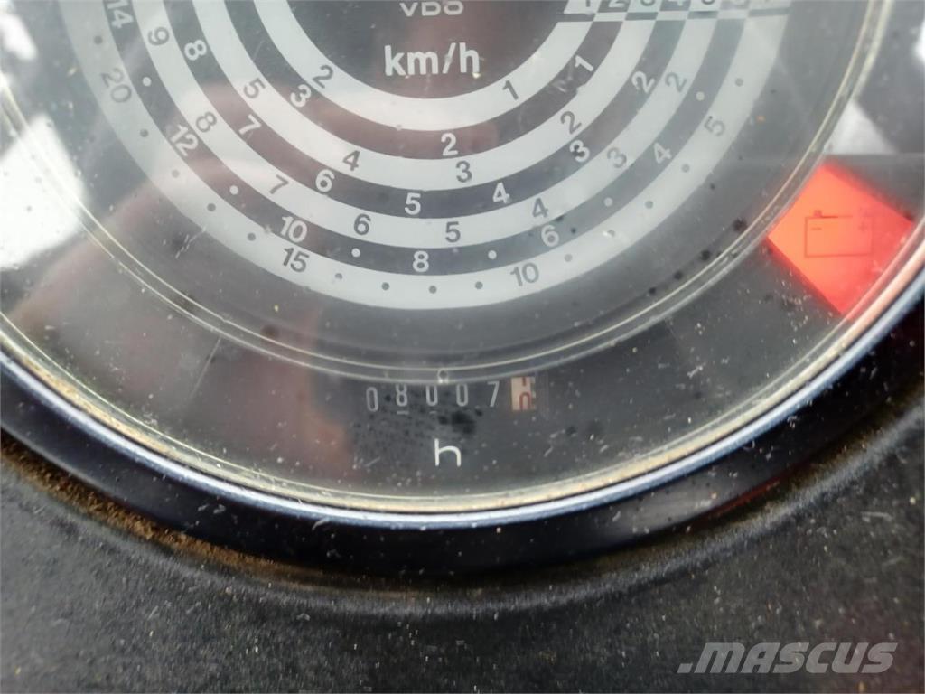 John Deere 1750 Traktorji