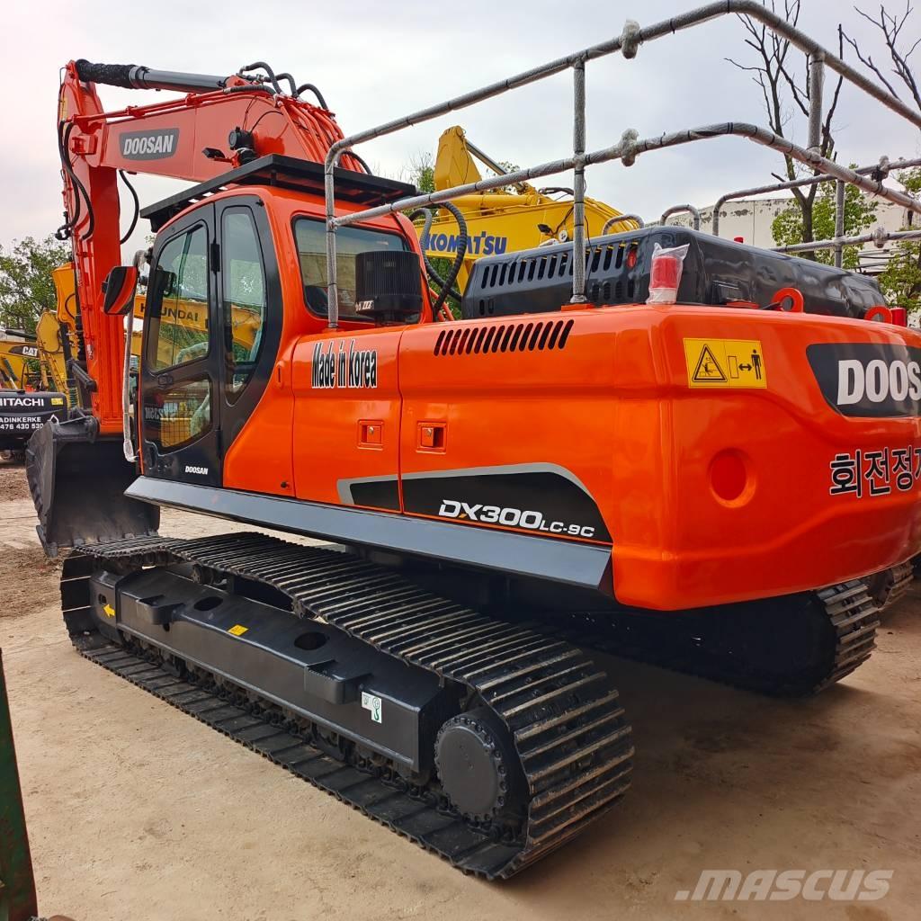 Doosan DX 300 Bagri goseničarji