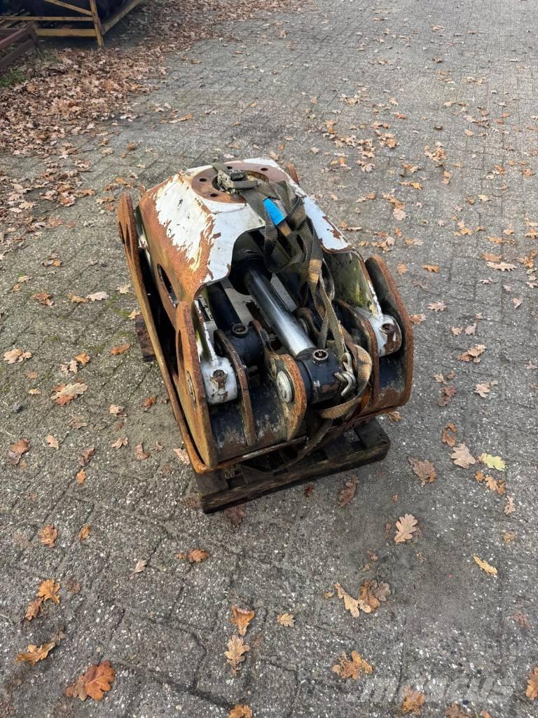 Komatsu G36 Grabeži