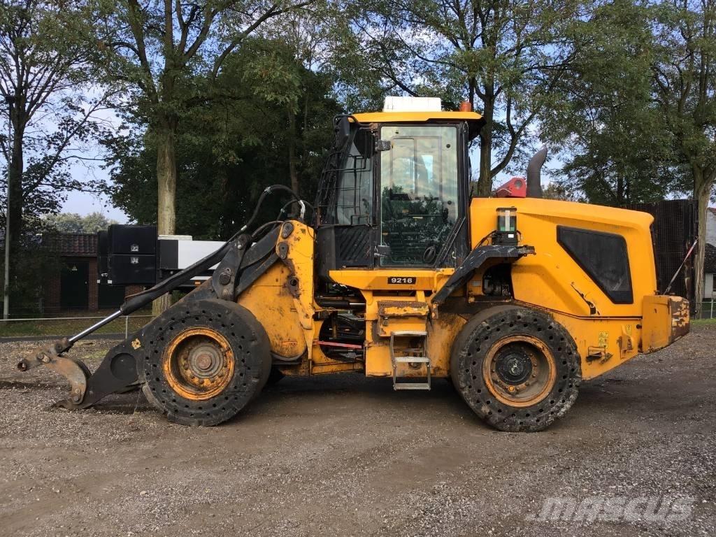 JCB 437 WHT Kolesni nakladalci