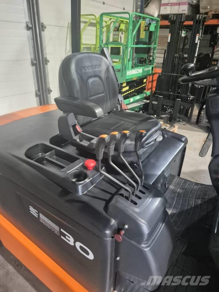 Doosan B 30 X-5 Električni viličarji