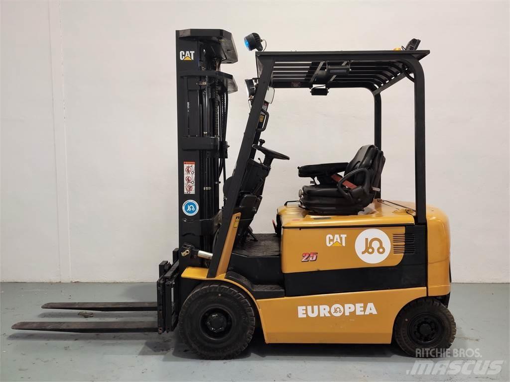 CAT EP25K PAC Električni viličarji