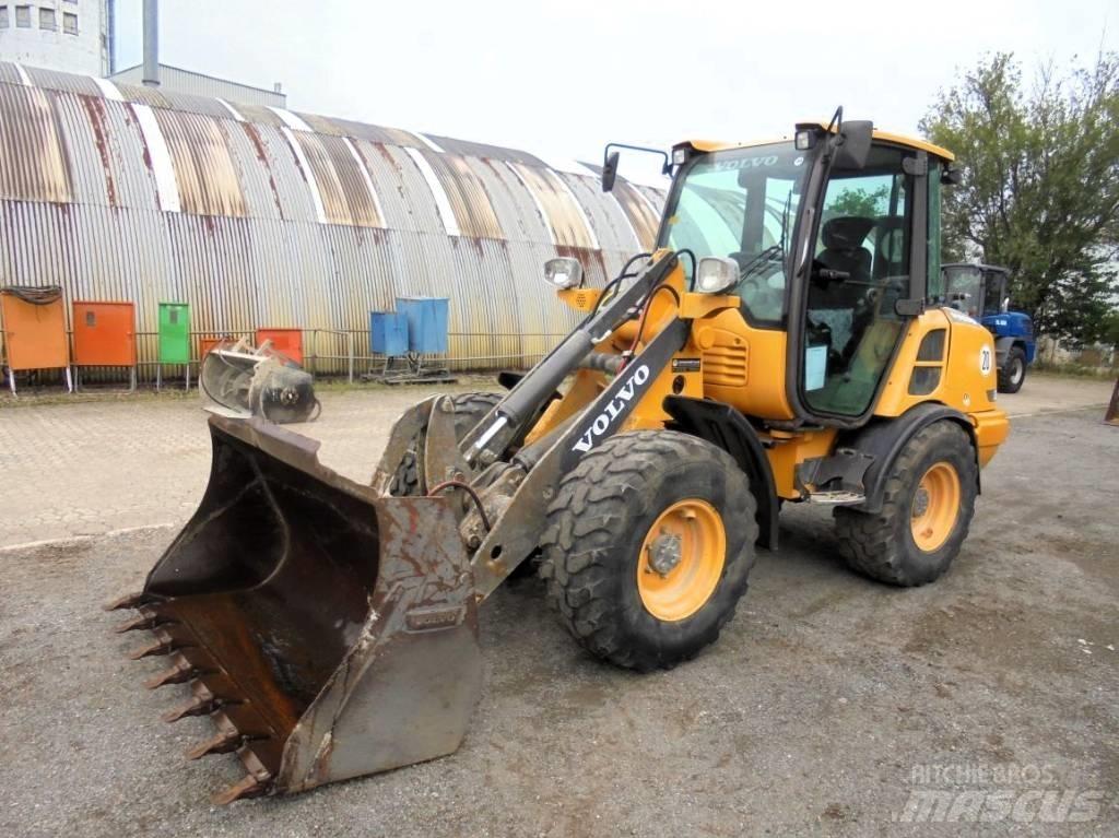 Volvo L 25 F Kolesni nakladalci