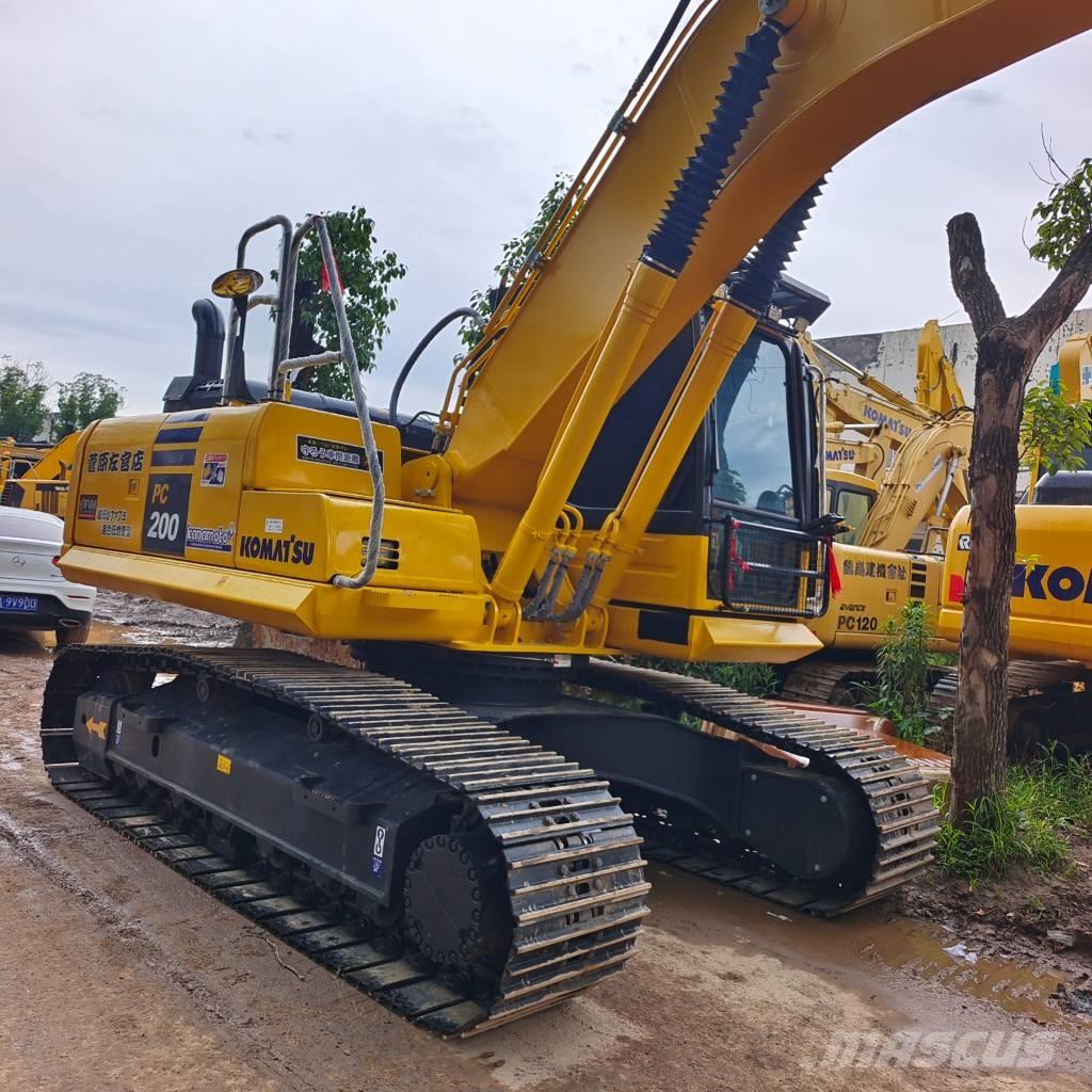 Komatsu PC 200 Bagri goseničarji