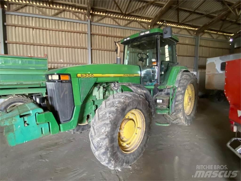 John Deere 8200 Traktorji