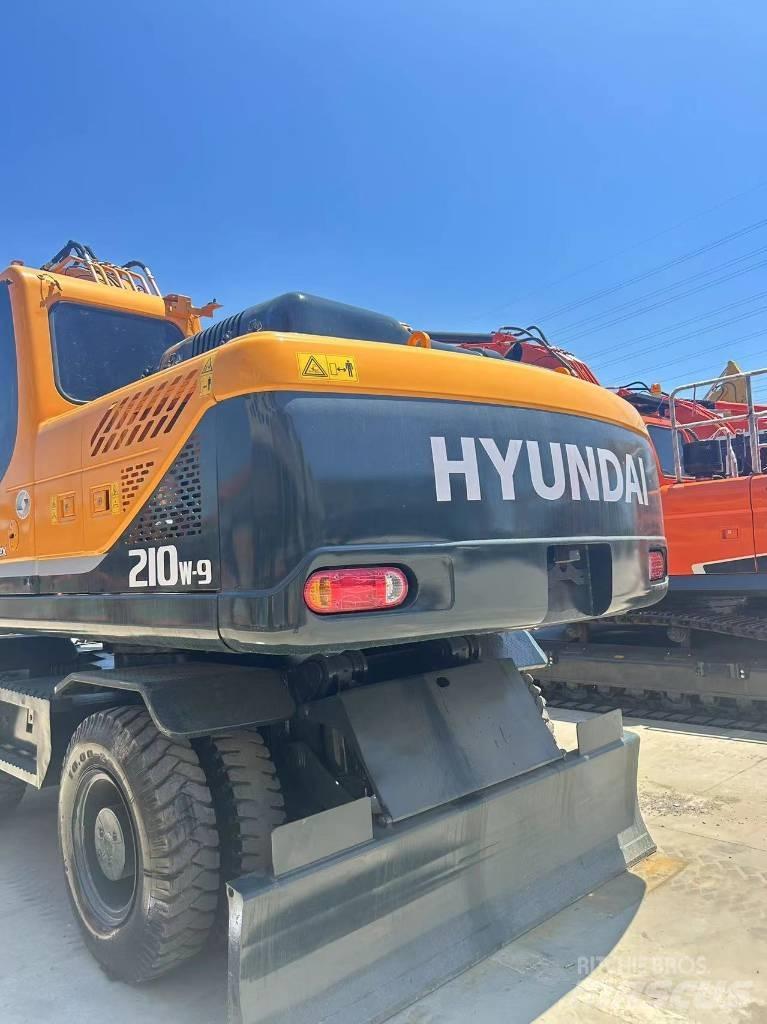 Hyundai R210W-9 Bagri na kolesih
