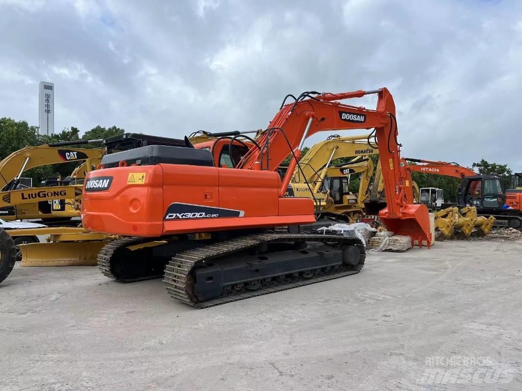 Doosan DX 300 Bagri goseničarji