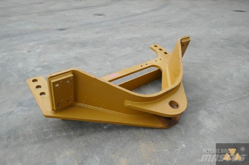 CAT 140M3 Drawbar Transport - drugo