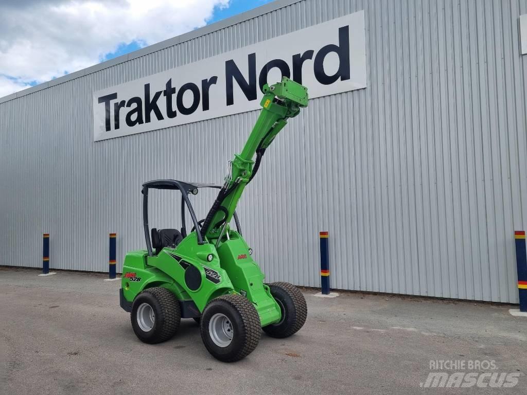 Avant 528 Skid steer mini nakladalci