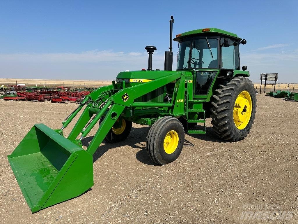 John Deere 4230 Traktorji