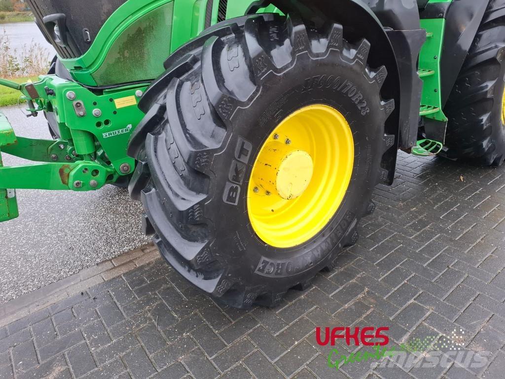 John Deere 6215 R Traktorji
