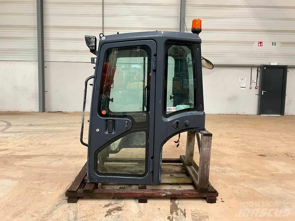 Kubota U 48-4 / U 55-4 Kabine in notranjost