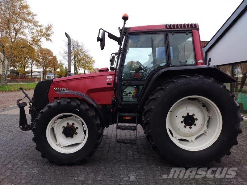 Valtra 6850 Traktorji