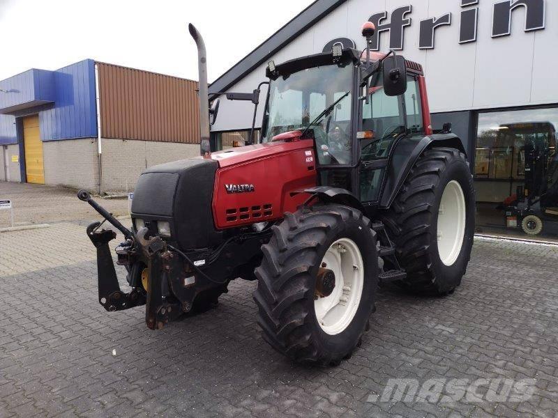 Valtra 6850 Traktorji