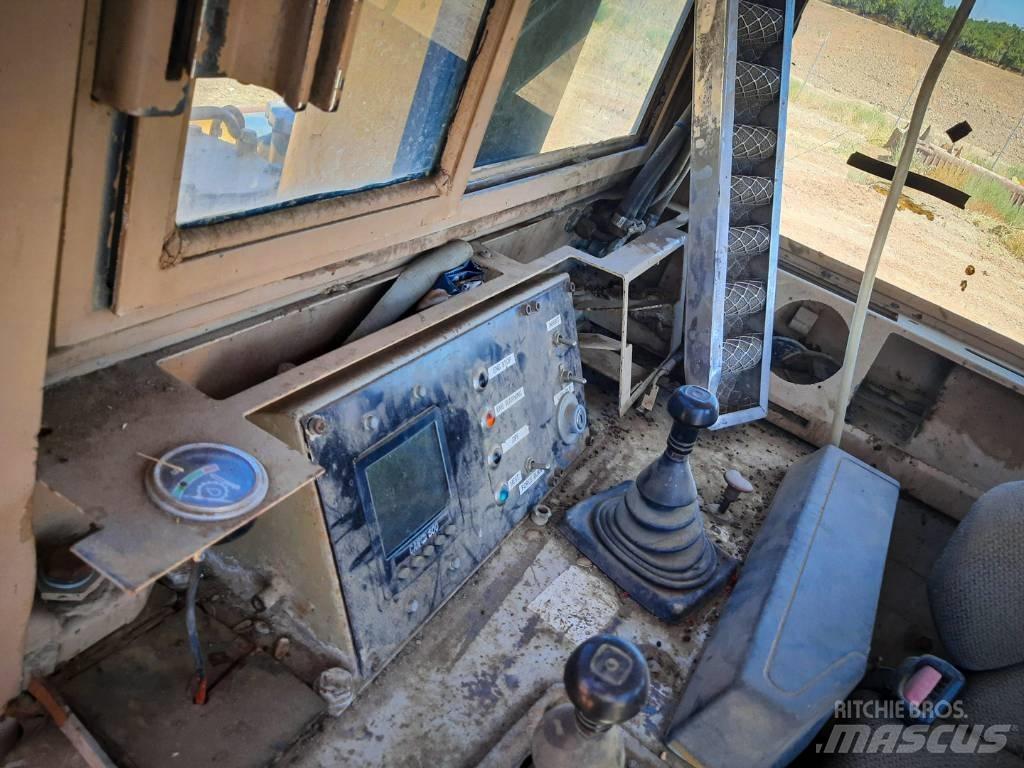 Komatsu D 375-1 Buldožerji goseničarji