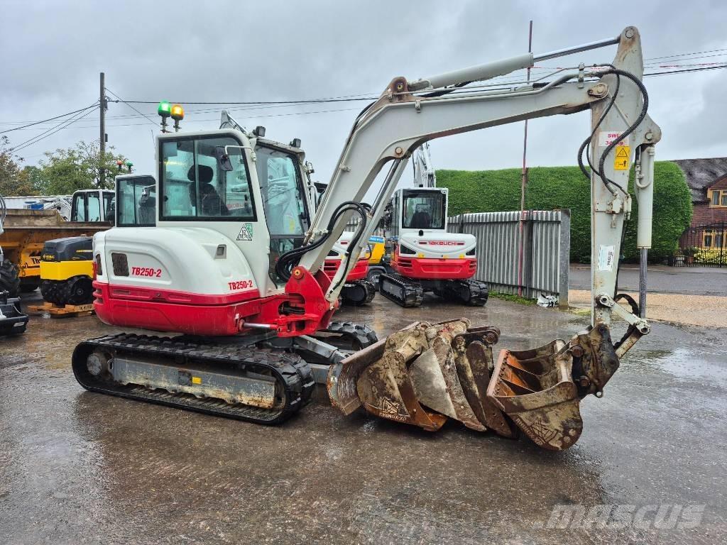 Takeuchi TB 250 Mini bagri <7t