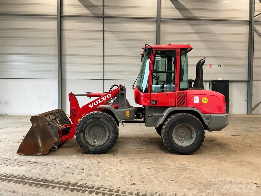 Volvo L 30 G Kolesni nakladalci