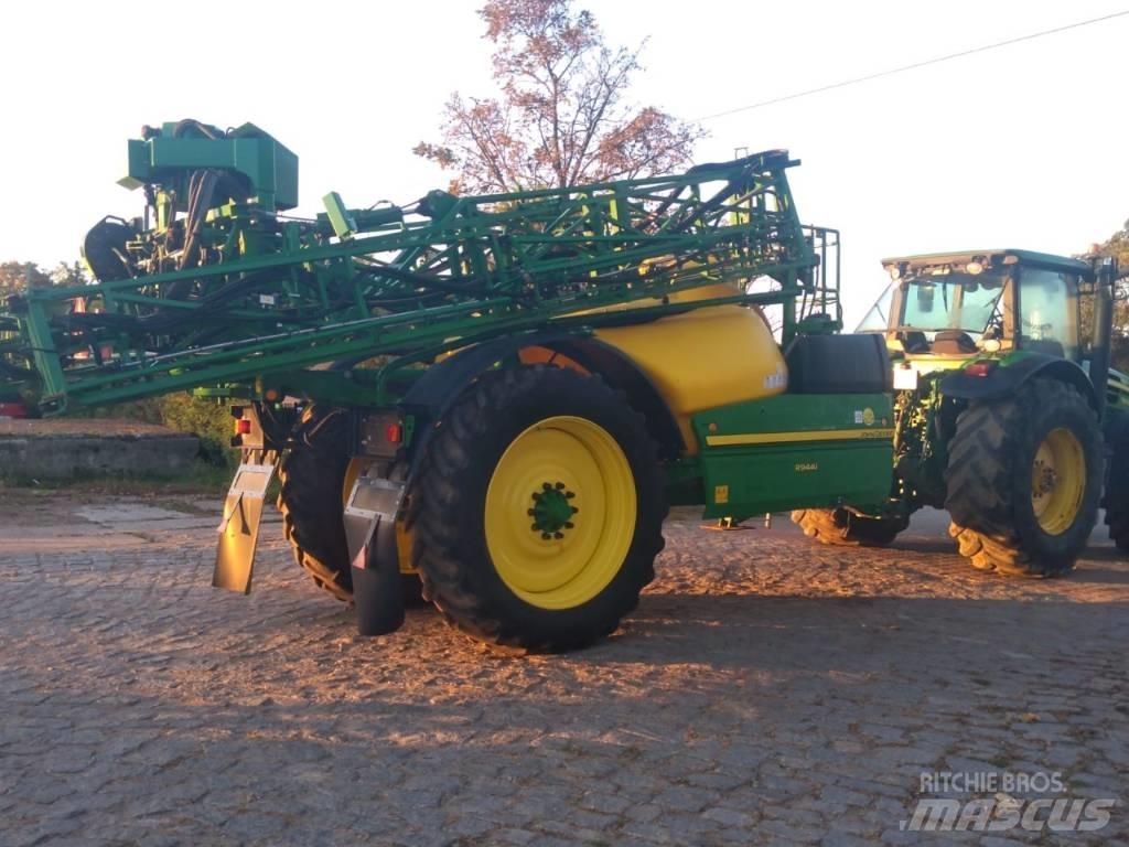 John Deere R944i Vlečne škropilnice