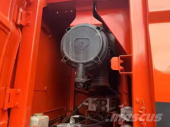 Doosan DX 225 LC Bagri goseničarji