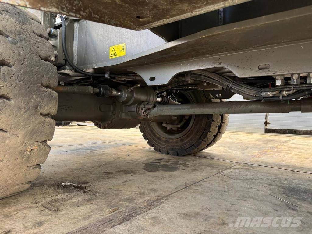 Sennebogen 825M E Bagri za prekladanje primarnih/sekundarnih surovin