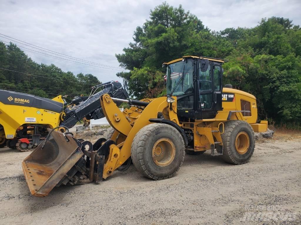 CAT 926M Kolesni nakladalci